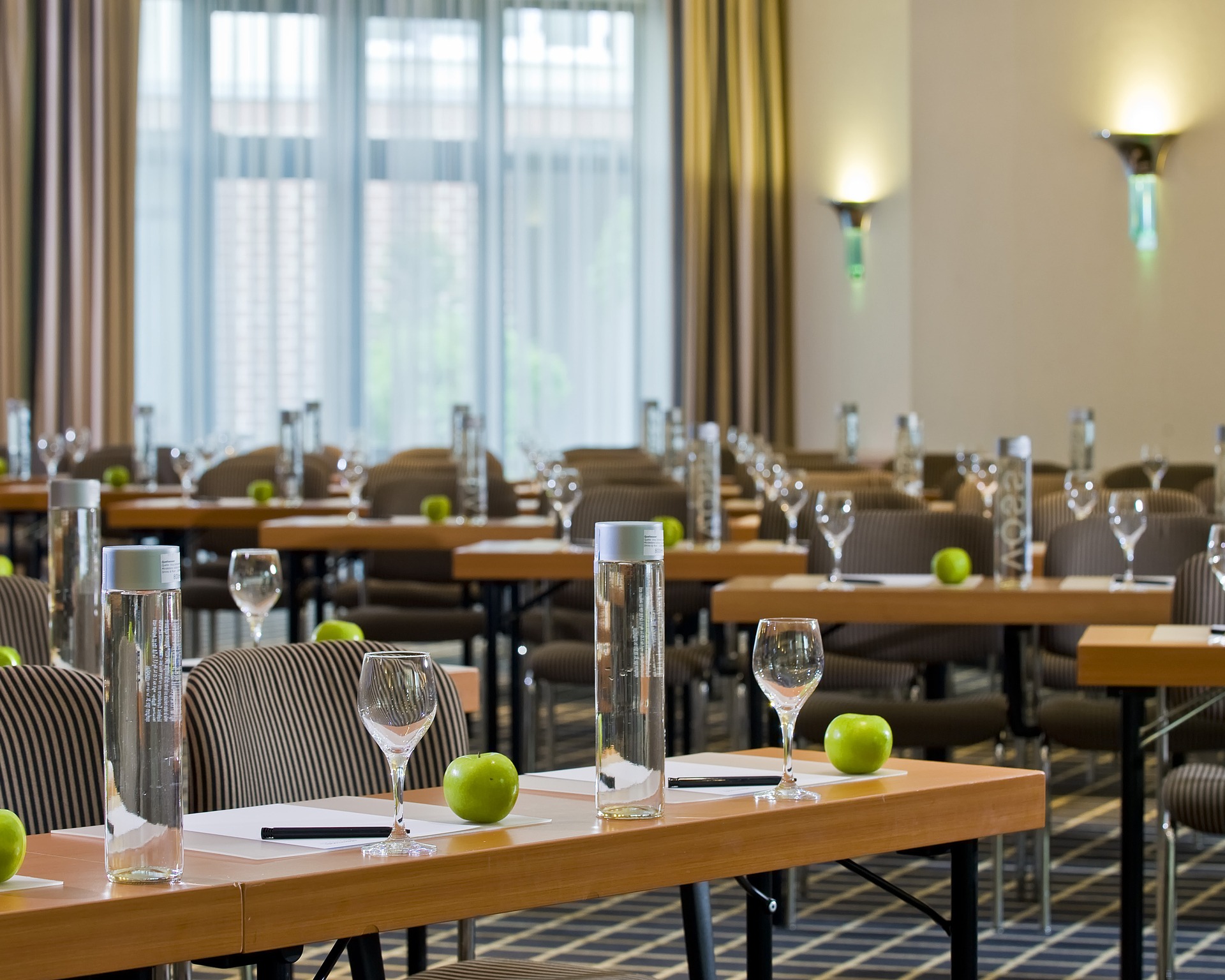 Tagungsraum Berlin I&II parlamentarische Sitzordnung relexa hotel Berlin - Tagungsraum Berlin I&II parlamentarische Sitzordnung